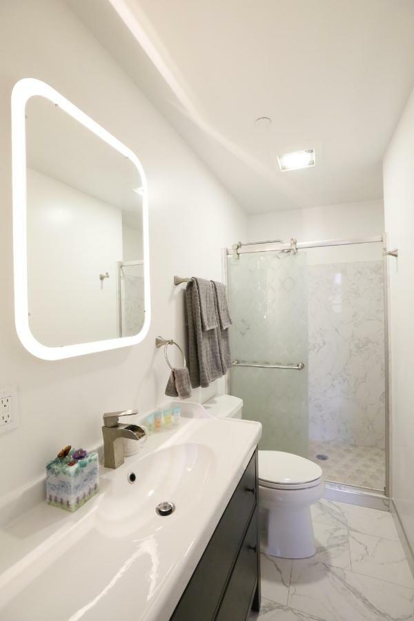 Trending Inn Oakland Bagian luar foto