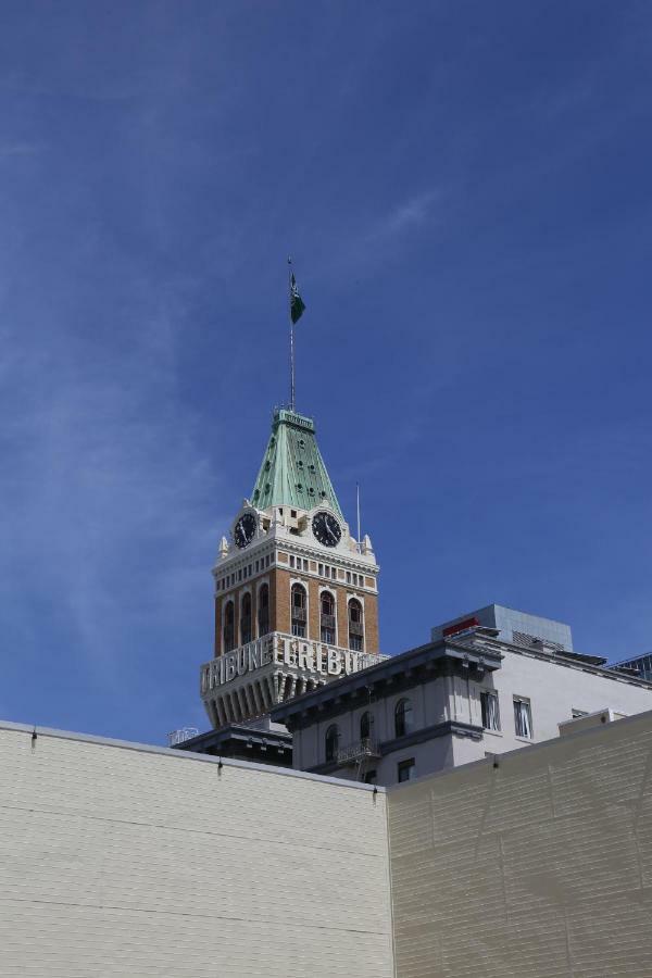 Trending Inn Oakland Bagian luar foto